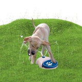 Coolpets Splash Waterfontein biedt jouw hond onbeperkt toegang tot vers en koel drinkwater. Er worden 2 verwisselbare sproeikoppen meegeleverd, zodat je deze kunt afwisselen. Het pedaal en de onderkant zijn voorzien van een speciale anti-slip laag. (Gardena-koppeling)