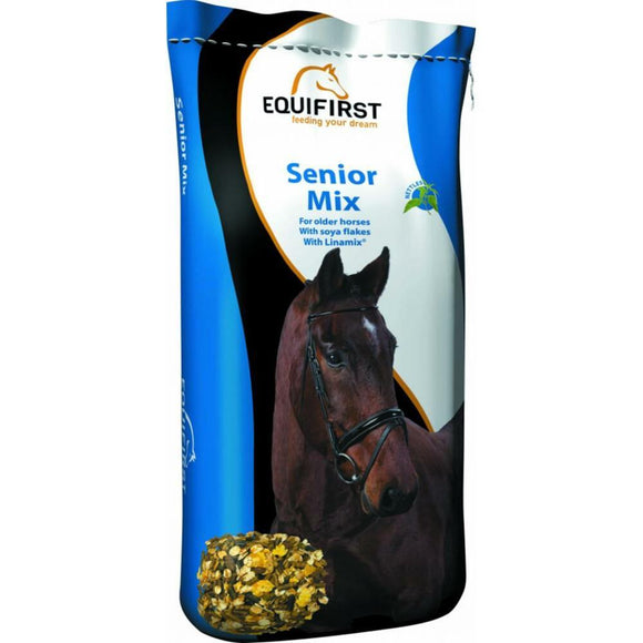 EquiFirst Senior Mix 20 kg is een vlokkenmix die ontwikkeld is voor oudere paarden en pony's. Dit kwaliteitsvoer bevat Linamix®, sojavlokken en brandnetels. Het is bedoeld om het paard in een goede algemene conditie en in uitstekende gezondheid te houden. Soja is van nature rijk aan essentiële aminozuren