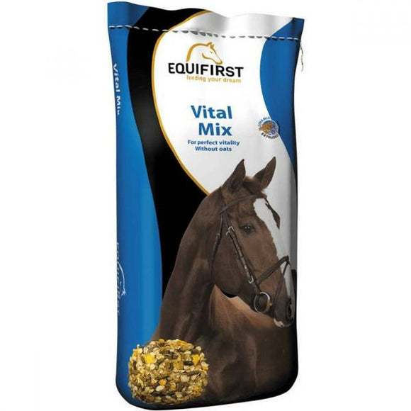 EquiFirst Vital Mix 20 kg is ​​een vlokkenmix zonder haver voor sport- en recreatiepaarden en -pony's. Verrijkt met Linamix® en bevat de verschillende energie-, eiwit- en vezelbronnen. Deze niet-heetmakende mix bevat alle noodzakelijke vitamines en mineralen. Voor sport- en recreatiepaarden en pony's