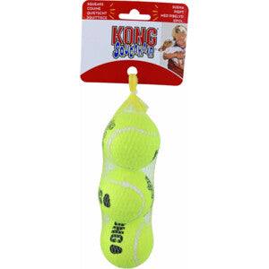 Kong Squeakair Tennisbal Een combinatie van twee klassieke hondenspeeltjes de tennisbal en het piepspeeltje en is daarmee het perfecte apporteerspeeltje. Deze duurzame en kwalitatief hoogwaardige Squeakair Ball kan aan het hondengebit geen slijtage veroorzaken. Het is gemaakt van een speciaal, niet-schurend vilt