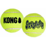Kong Squeakair Tennisbal Een combinatie van twee klassieke hondenspeeltjes de tennisbal en het piepspeeltje en is daarmee het perfecte apporteerspeeltje. Deze duurzame en kwalitatief hoogwaardige Squeakair Ball kan aan het hondengebit geen slijtage veroorzaken. Het is gemaakt van een speciaal, niet-schurend vilt