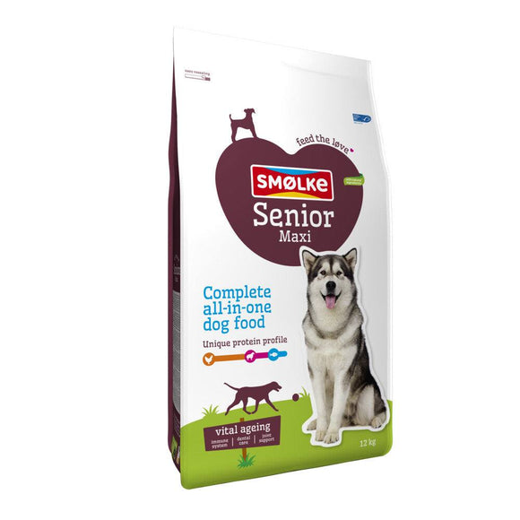 Smolke Senior Maxi 12kg hondenvoer is een compleet uitgebalanceerde premium voeding voor uw oudere grote hond. Bij deze honden gaan verschillende functies al wat aftakelen en ze worden minder energiek. Vooral de grotere honden hebben snel last van pijnlijke gewrichten. De voeding gaat het aftakelen van uw hond tegen.
