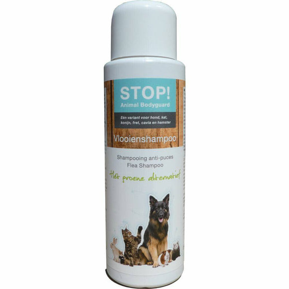 STOP! Animal Bodyguard Vlooienshampoo heeft een natuurlijke formule die rijk is aan synergetische plantaardige extracten die een fysiek barrière creëren tegen vlooien en teken. Is er een plaag? Was dan snel je dier met de shampoo. De shampoo is geschikt voor honden, katten konijnen, fretten, cavia's en hamsters.