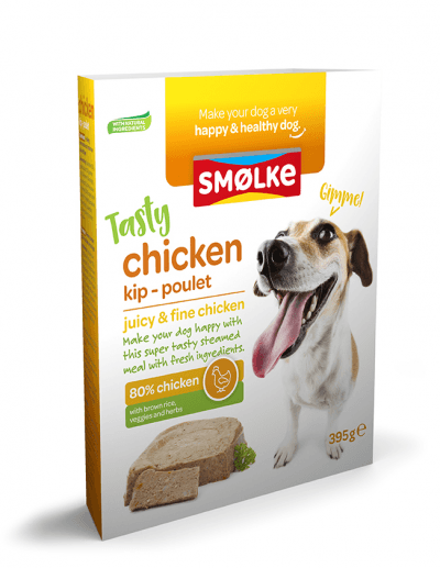Smolke vers gestoomd met kip bevat kip als enige dierlijke eiwitbron en is daardoor ook geschikt voor honden die allergisch zijn voor andere dierlijke eiwitten. De beta-glucanen uit gist en vitaminen zorgen voor een goede ondersteuning van het immuunsysteem.